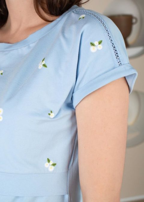 futbolka-dlya-beremennykh-i-kormyaschikh-migan-goluboy5