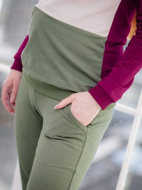 kostyum-dlya-beremennykh-fe-1-136505k-khaki-sliva-bezh4